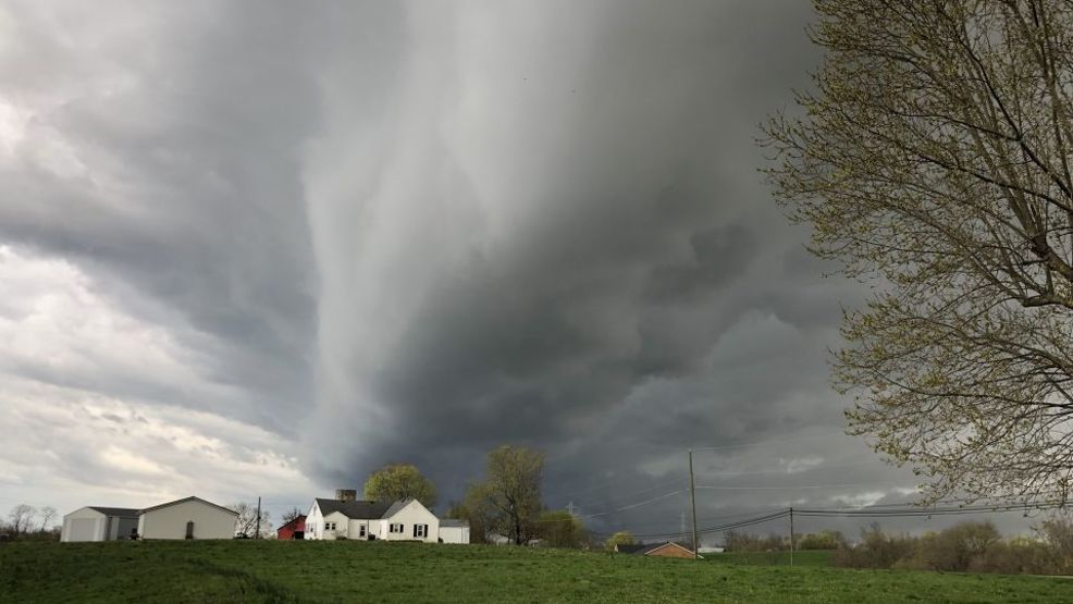 Straight line winds cause damage in Warsaw WKRC