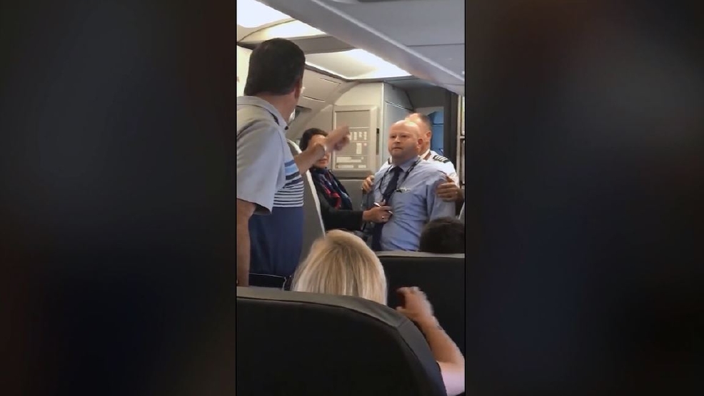 American Flight Attendant To Angry Passenger Hit Me Wwmt 