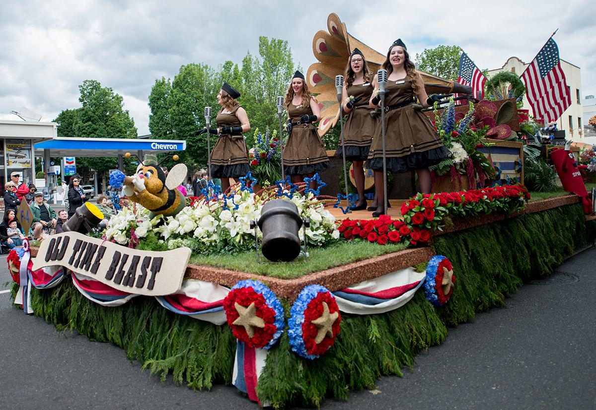 PHOTOS Thousands hit the streets for the Portland Rose Festival Grand