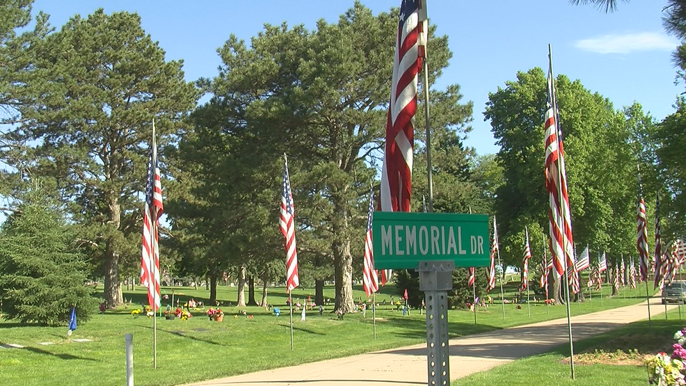 Volunteers help set up Kearney Cemetery for Memorial Day KHGI