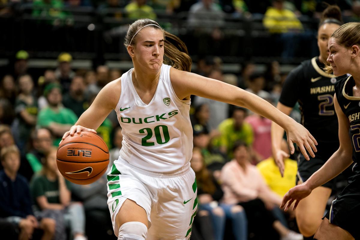ducks sabrina ionescu (#20) charges past huskies defenders